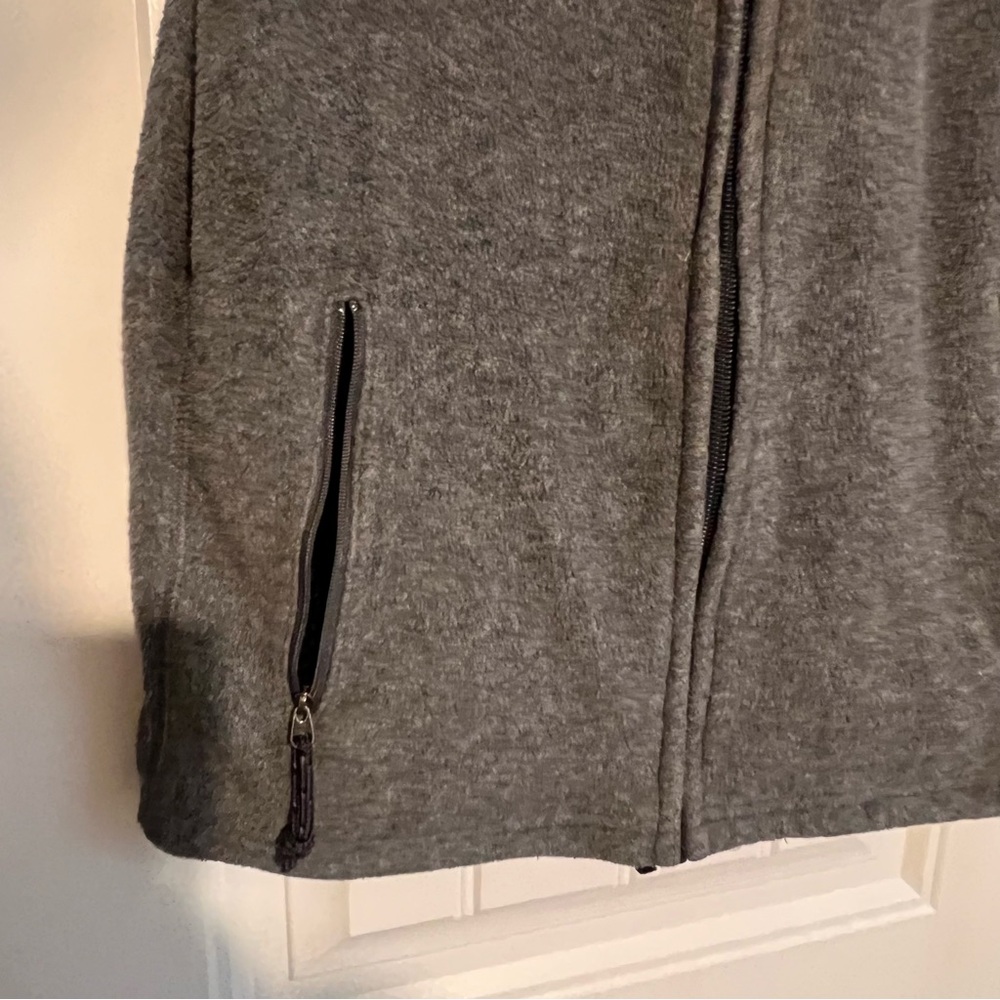 🍒  Old Navy Charcoal Fleece Vest (Free with another purchase) - Picture 8 of 8